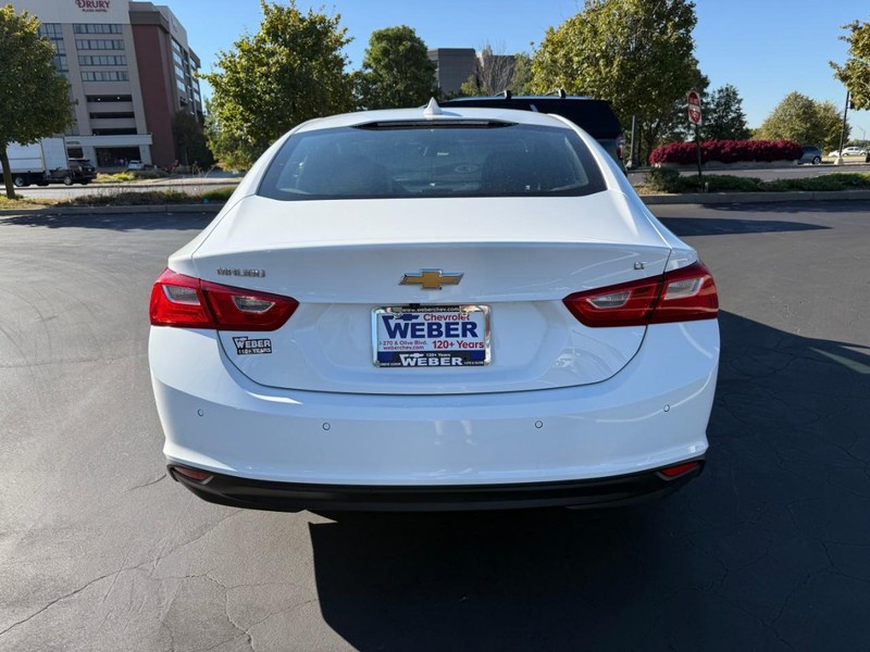 Chevrolet Malibu Vehicle Full-screen Gallery Image 7