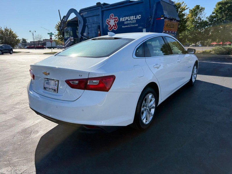 Chevrolet Malibu Vehicle Full-screen Gallery Image 8