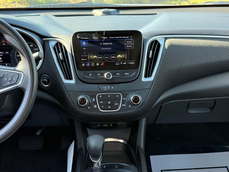 Chevrolet Malibu Vehicle Full-screen Gallery Image 14