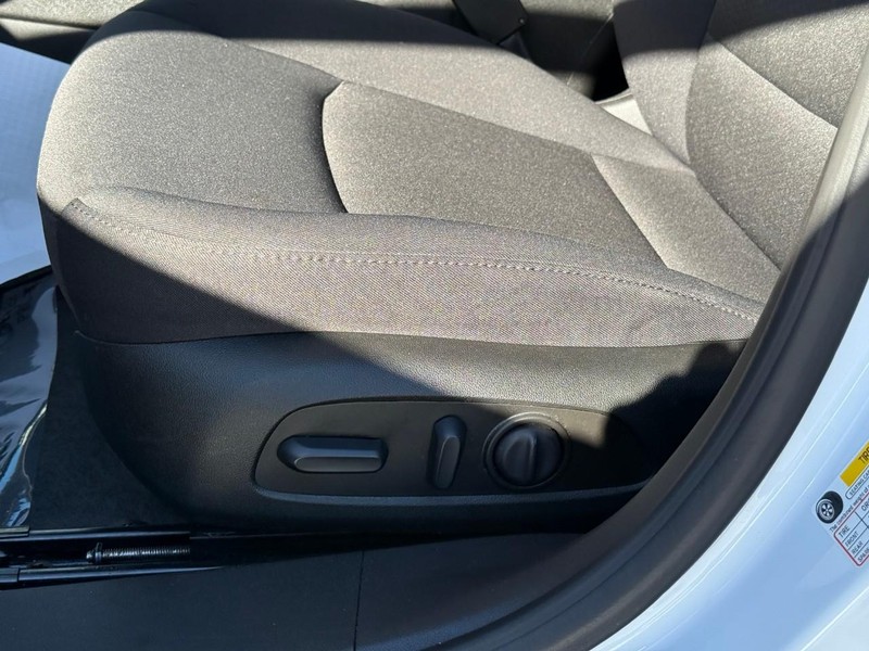 Chevrolet Malibu Vehicle Full-screen Gallery Image 18