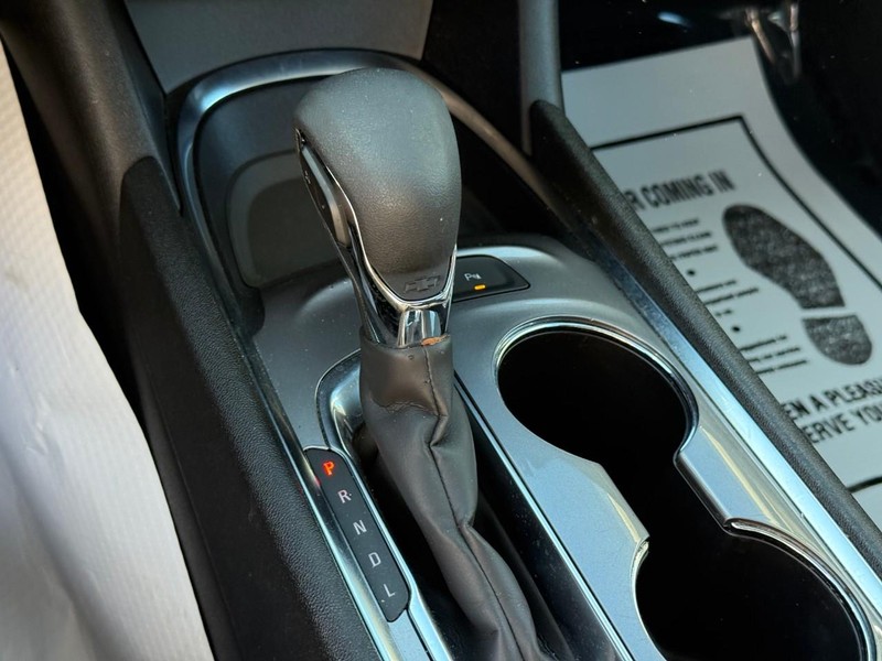 Chevrolet Malibu Vehicle Full-screen Gallery Image 22