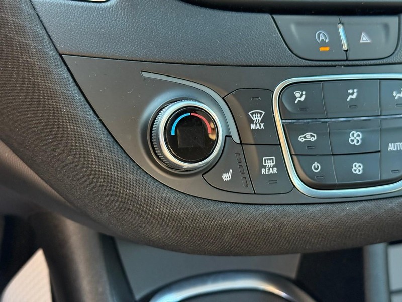 Chevrolet Malibu Vehicle Full-screen Gallery Image 23