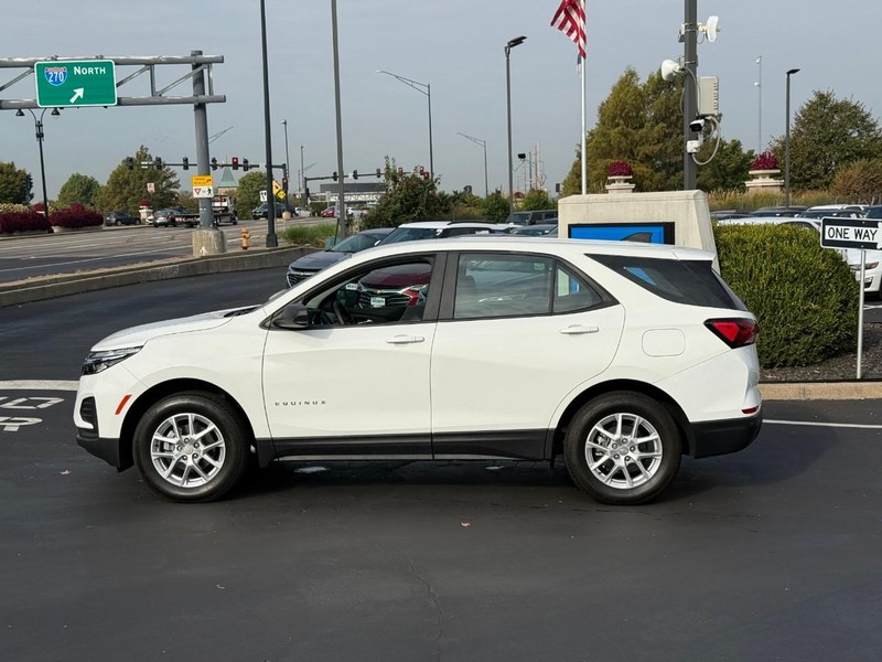 Chevrolet Equinox Vehicle Full-screen Gallery Image 2