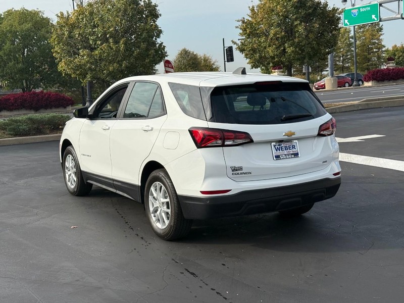Chevrolet Equinox Vehicle Full-screen Gallery Image 3