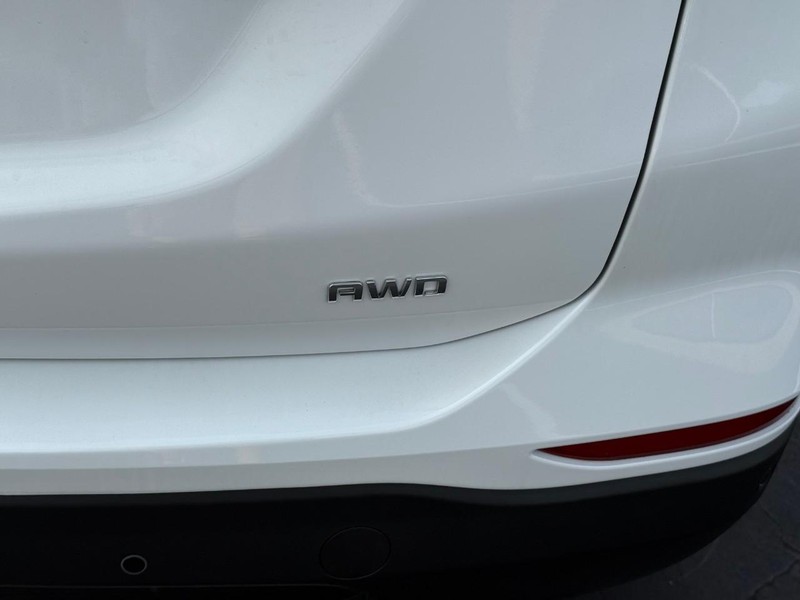 Chevrolet Equinox Vehicle Full-screen Gallery Image 5