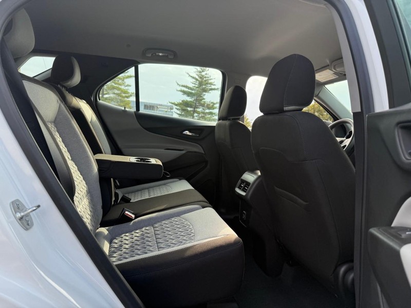 Chevrolet Equinox Vehicle Full-screen Gallery Image 6