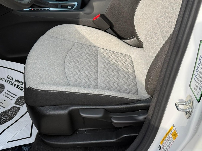 Chevrolet Equinox Vehicle Full-screen Gallery Image 12