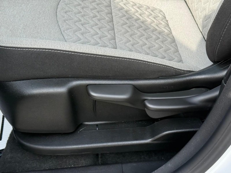 Chevrolet Equinox Vehicle Full-screen Gallery Image 13