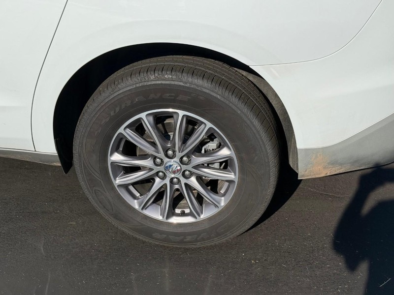 Buick Enclave Vehicle Full-screen Gallery Image 4