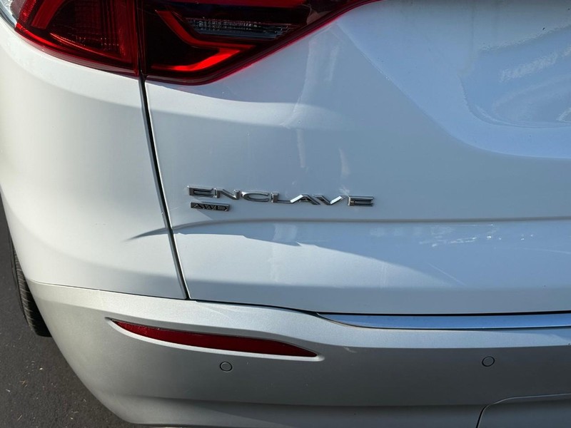 Buick Enclave Vehicle Full-screen Gallery Image 5