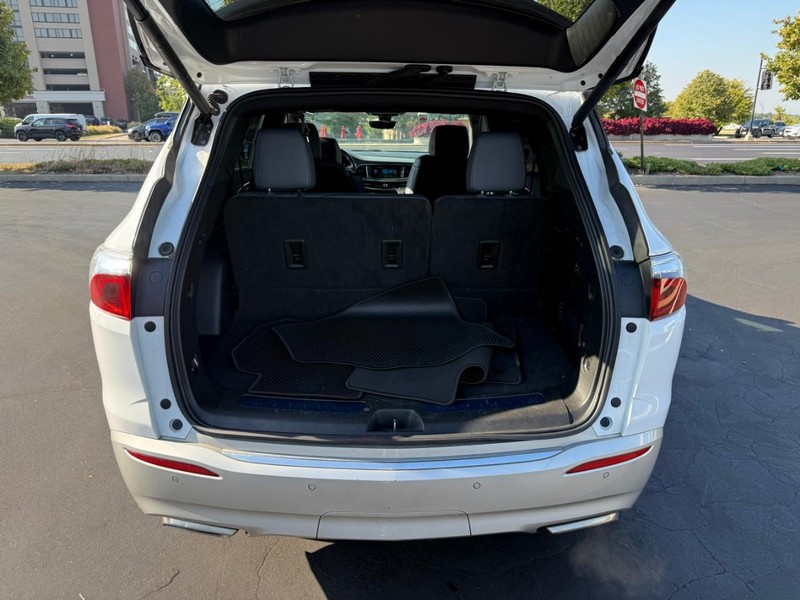 Buick Enclave Vehicle Full-screen Gallery Image 6