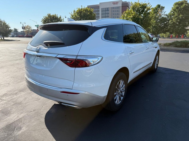 Buick Enclave Vehicle Full-screen Gallery Image 8