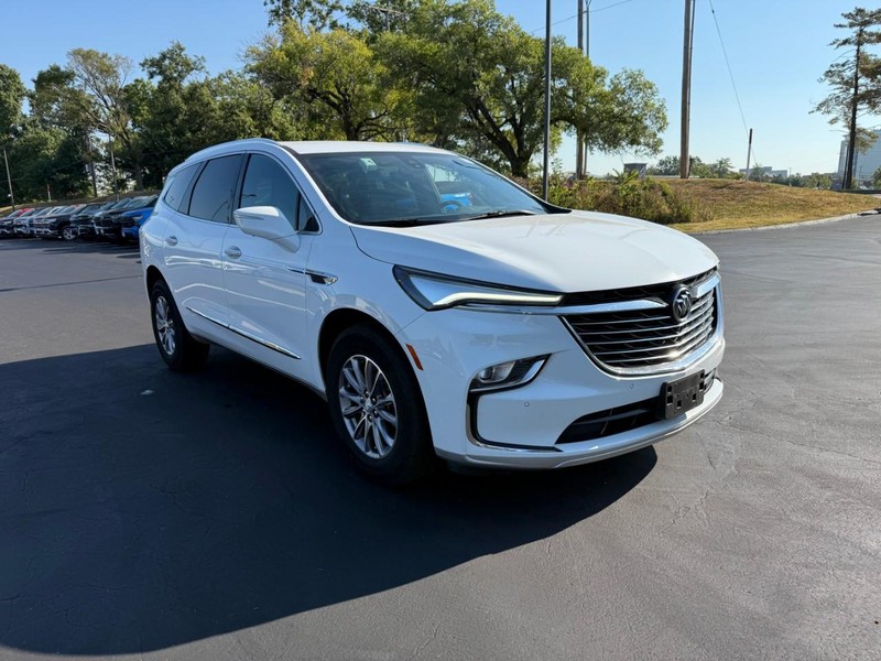 Buick Enclave Vehicle Full-screen Gallery Image 9