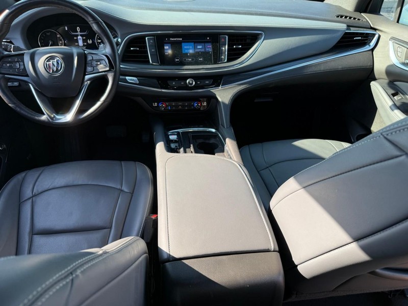 Buick Enclave Vehicle Full-screen Gallery Image 13