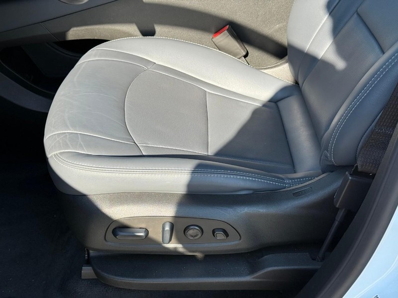 Buick Enclave Vehicle Full-screen Gallery Image 19