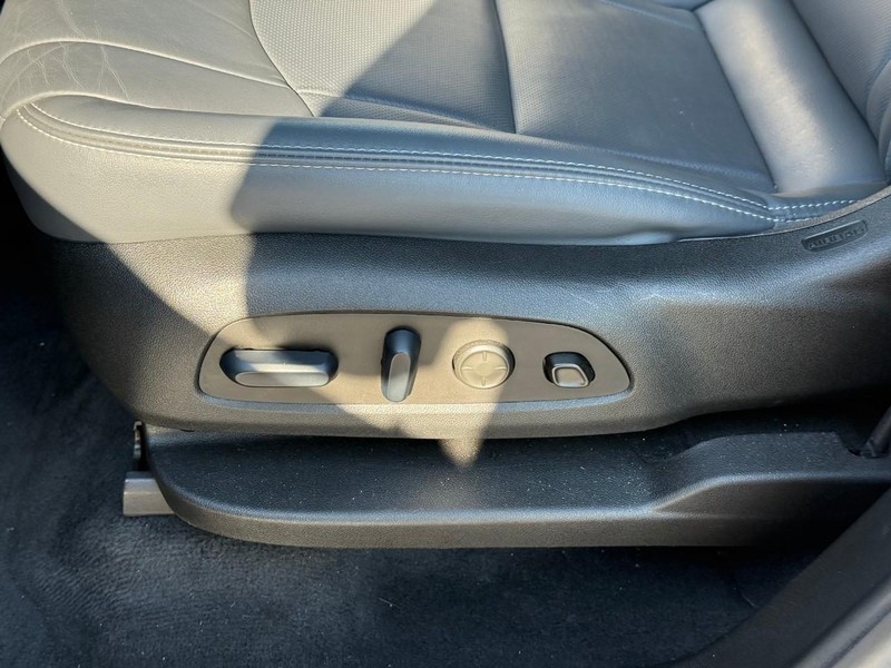 Buick Enclave Vehicle Full-screen Gallery Image 20