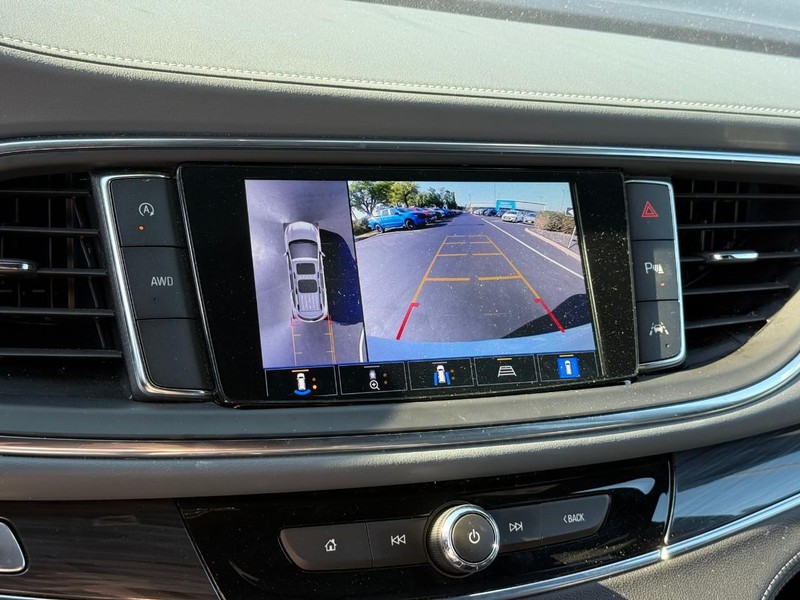 Buick Enclave Vehicle Full-screen Gallery Image 22
