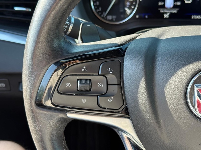 Buick Enclave Vehicle Full-screen Gallery Image 24