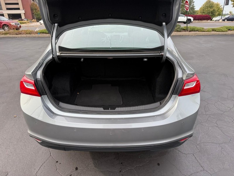 Chevrolet Malibu Vehicle Full-screen Gallery Image 5