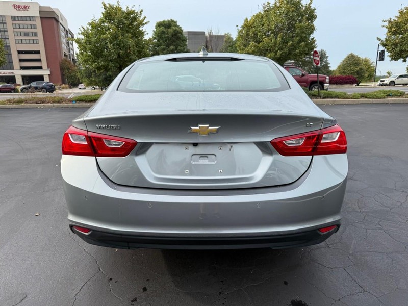 Chevrolet Malibu Vehicle Full-screen Gallery Image 6