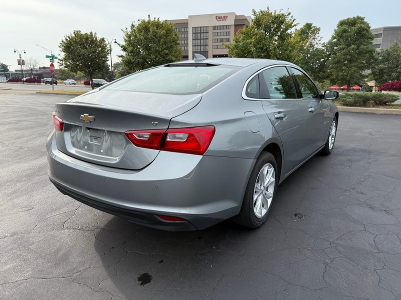 Chevrolet Malibu Vehicle Full-screen Gallery Image 7