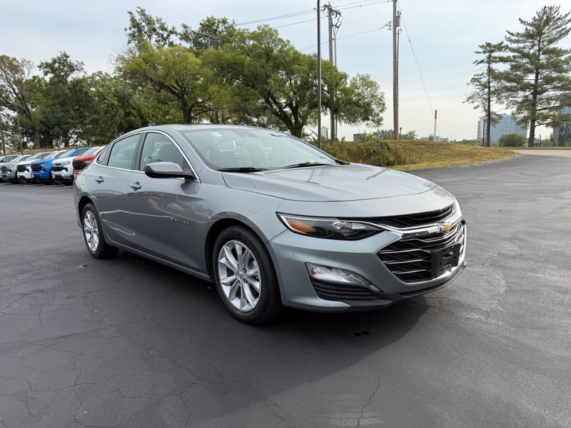 Chevrolet Malibu Vehicle Full-screen Gallery Image 8