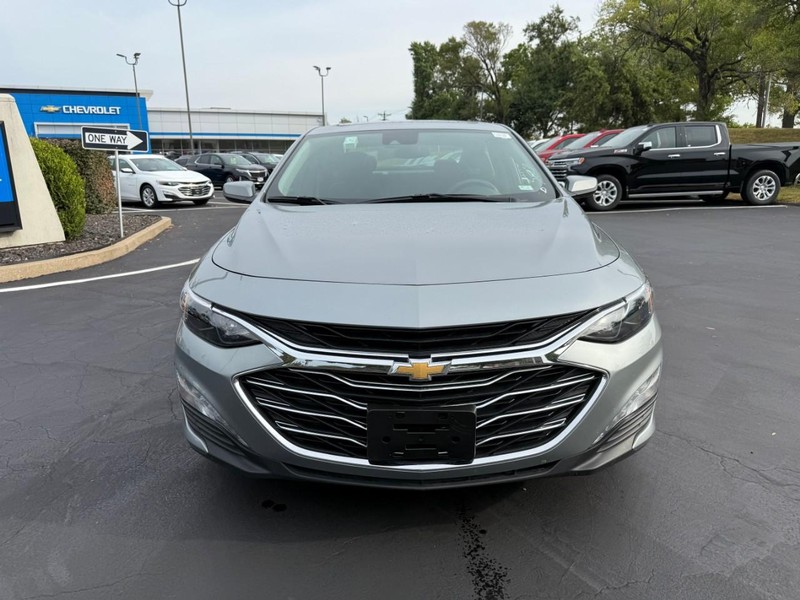 Chevrolet Malibu Vehicle Full-screen Gallery Image 9