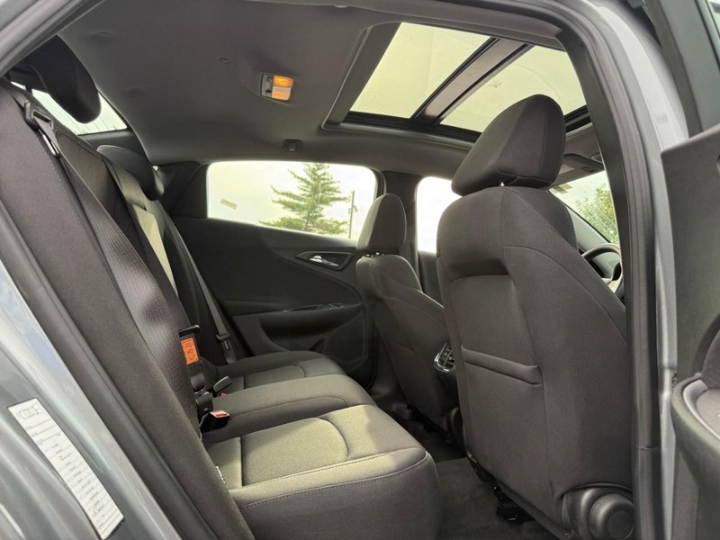 Chevrolet Malibu Vehicle Full-screen Gallery Image 10