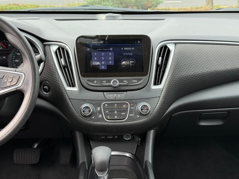 Chevrolet Malibu Vehicle Full-screen Gallery Image 13