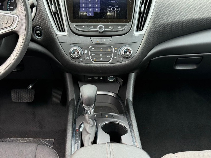 Chevrolet Malibu Vehicle Full-screen Gallery Image 14