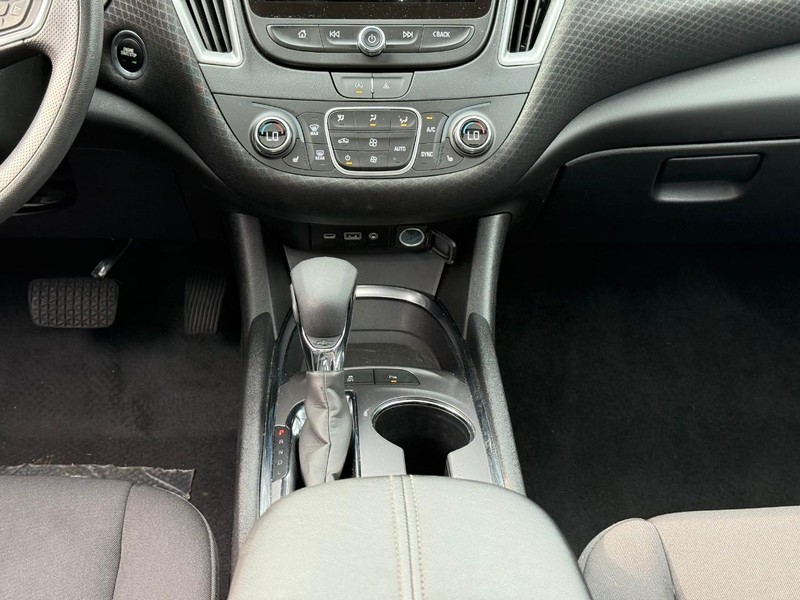 Chevrolet Malibu Vehicle Full-screen Gallery Image 15