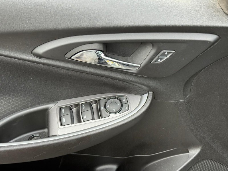 Chevrolet Malibu Vehicle Full-screen Gallery Image 16