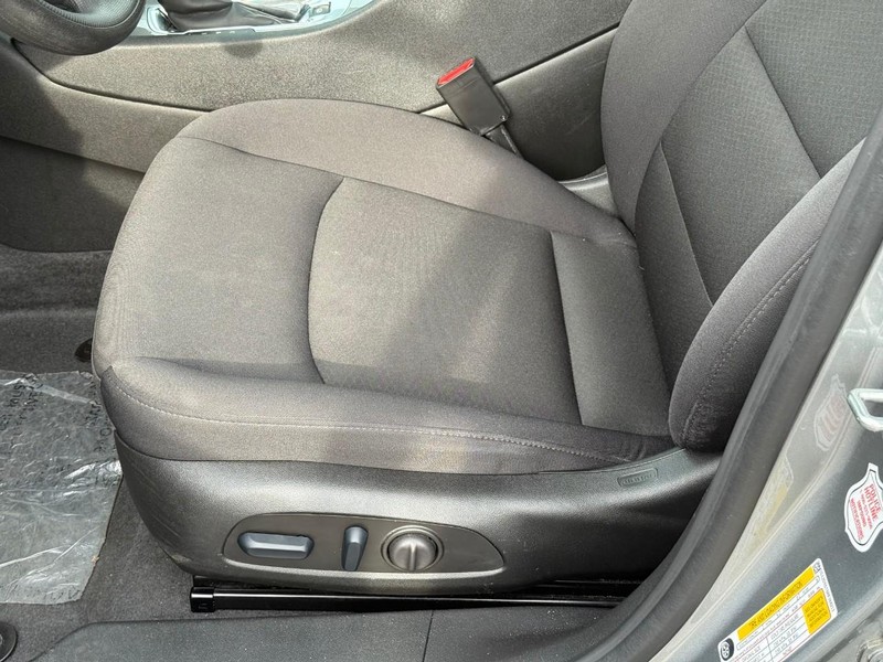 Chevrolet Malibu Vehicle Full-screen Gallery Image 17