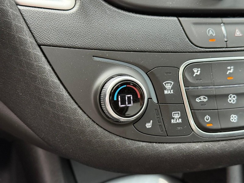 Chevrolet Malibu Vehicle Full-screen Gallery Image 22