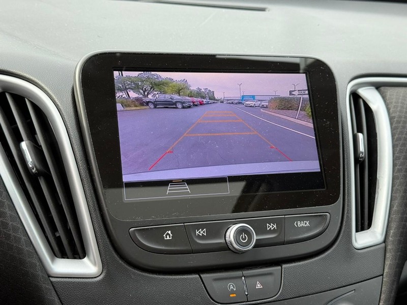 Chevrolet Malibu Vehicle Full-screen Gallery Image 23