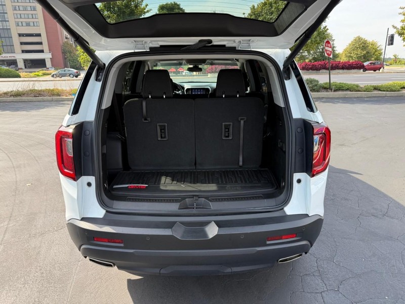 GMC Acadia Vehicle Full-screen Gallery Image 7