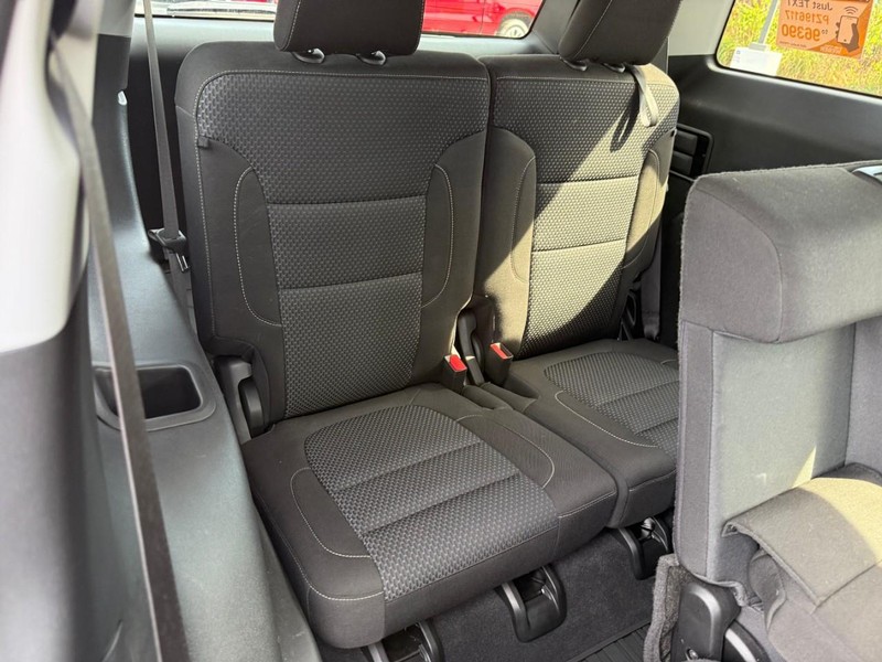 GMC Acadia Vehicle Full-screen Gallery Image 13