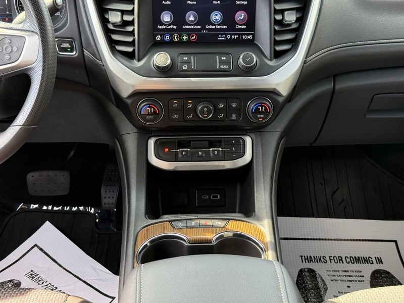 GMC Acadia Vehicle Full-screen Gallery Image 17