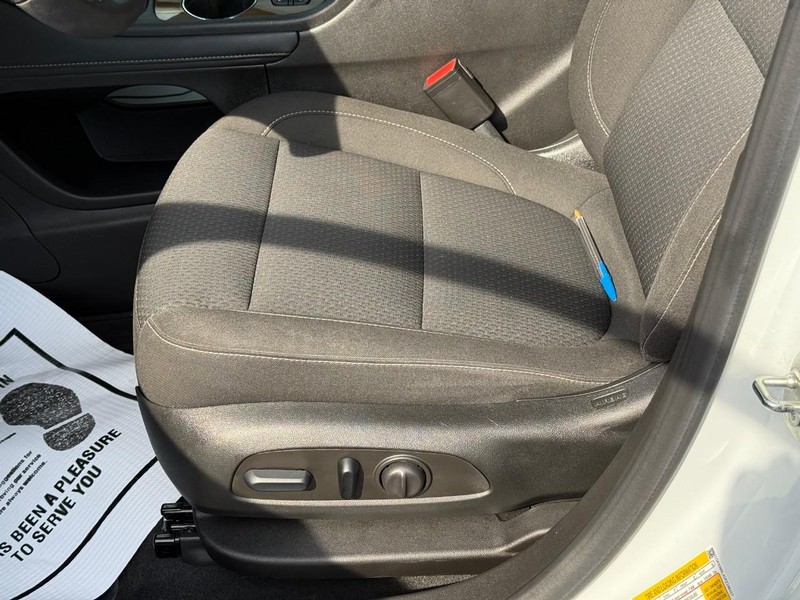 GMC Acadia Vehicle Full-screen Gallery Image 20