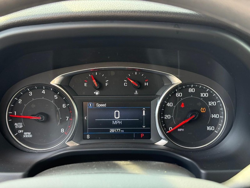 GMC Acadia Vehicle Full-screen Gallery Image 24