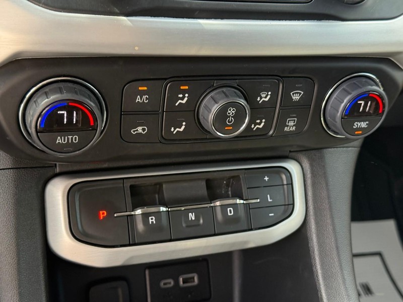 GMC Acadia Vehicle Full-screen Gallery Image 25