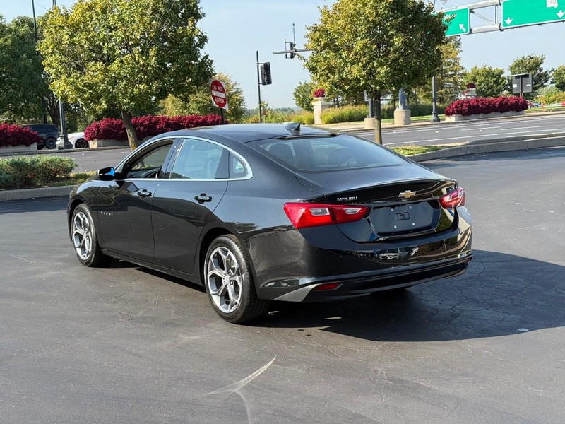 Chevrolet Malibu Vehicle Full-screen Gallery Image 3