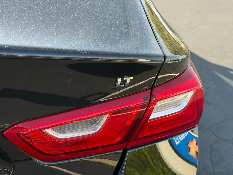 Chevrolet Malibu Vehicle Full-screen Gallery Image 5