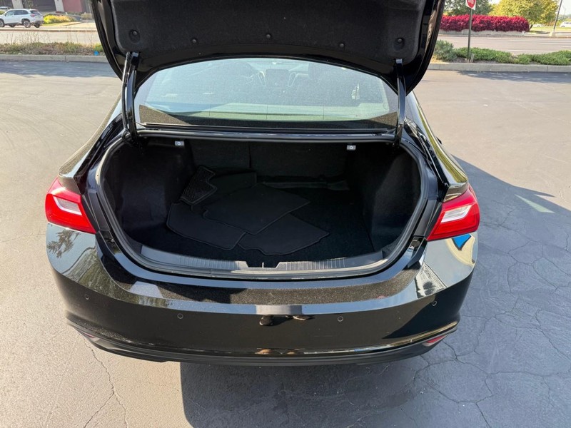 Chevrolet Malibu Vehicle Full-screen Gallery Image 6