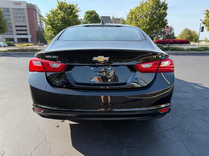 Chevrolet Malibu Vehicle Full-screen Gallery Image 7