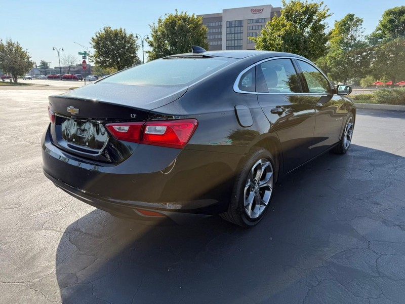 Chevrolet Malibu Vehicle Full-screen Gallery Image 8