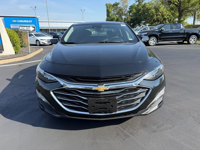 Chevrolet Malibu Vehicle Full-screen Gallery Image 10
