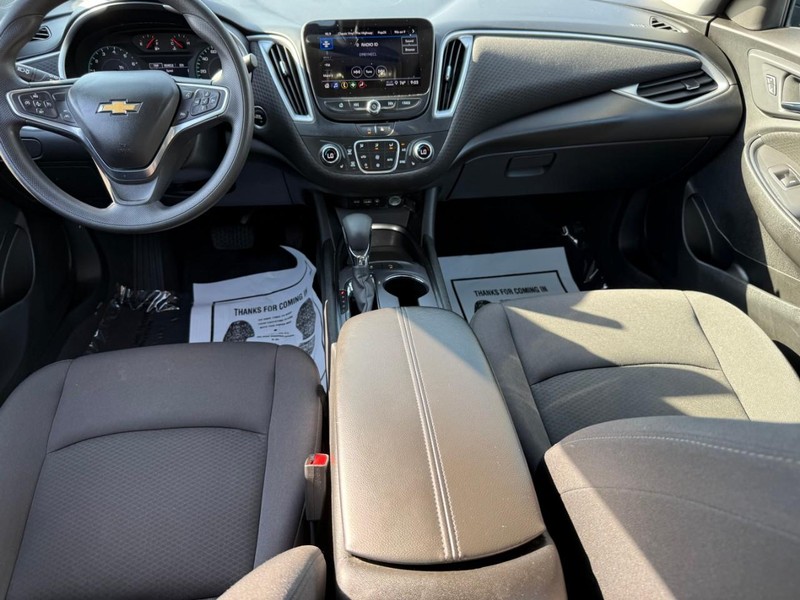 Chevrolet Malibu Vehicle Full-screen Gallery Image 12