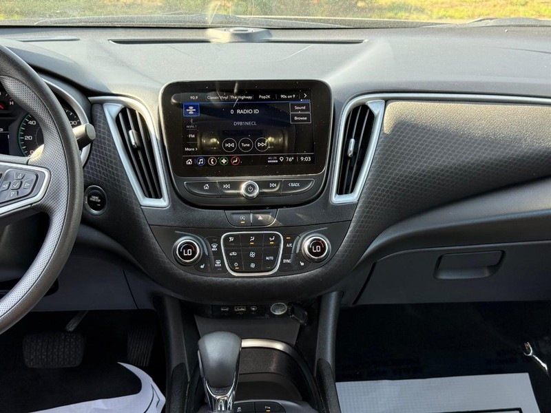 Chevrolet Malibu Vehicle Full-screen Gallery Image 14