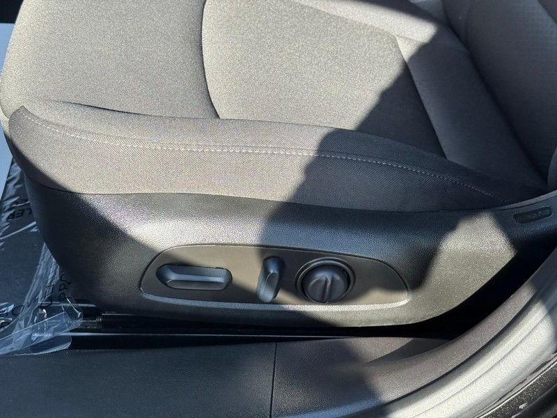 Chevrolet Malibu Vehicle Full-screen Gallery Image 18